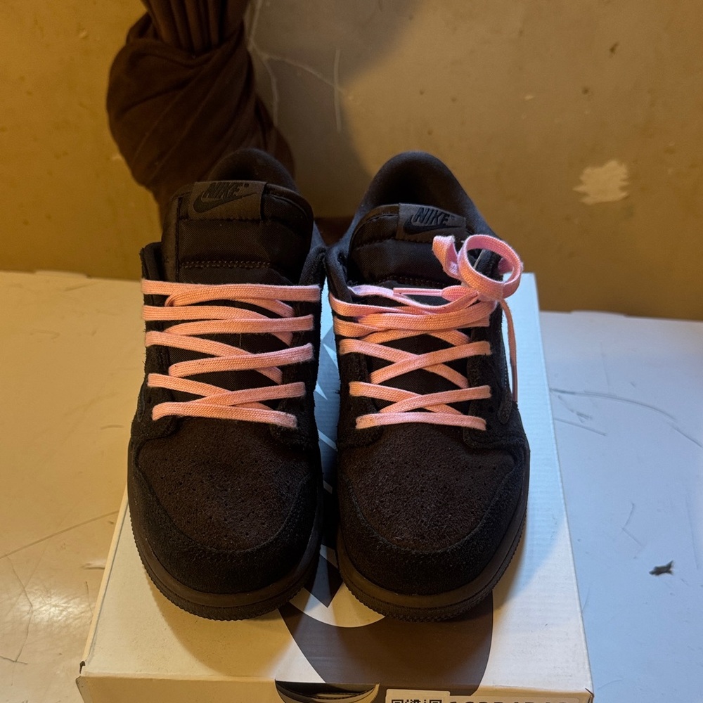 Cactus Jack Kids Sneakers Black with Pink Laces